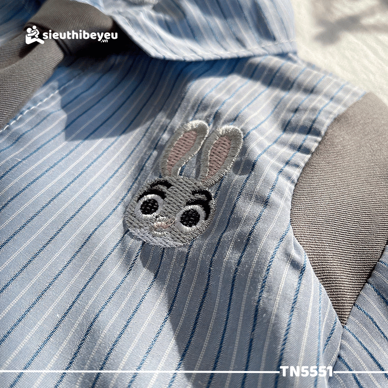 Set Áo Sơ Mi Sọc Xanh Thỏ Cà Vạt Quần Short Xám Cho Bé Trai
