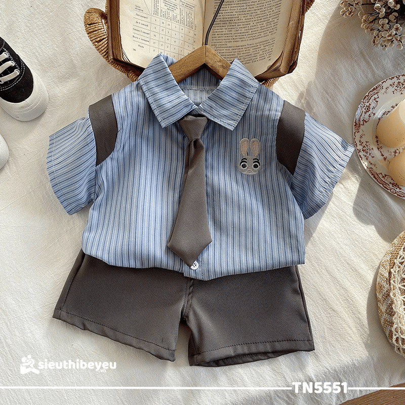 Set Áo Sơ Mi Sọc Xanh Thỏ Cà Vạt Quần Short Xám Cho Bé Trai