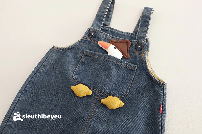 Set Bộ Đồ Áo Thun Tay Ngắn Quần Yếm Jean Hình Vịt
